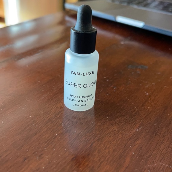 NEw Tan-Luxe Super Glow Hyaluronic Serum - Picture 1 of 3